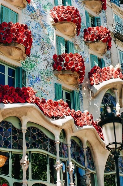 Casa Batllo Barcelona am Tag von Sant Jordi